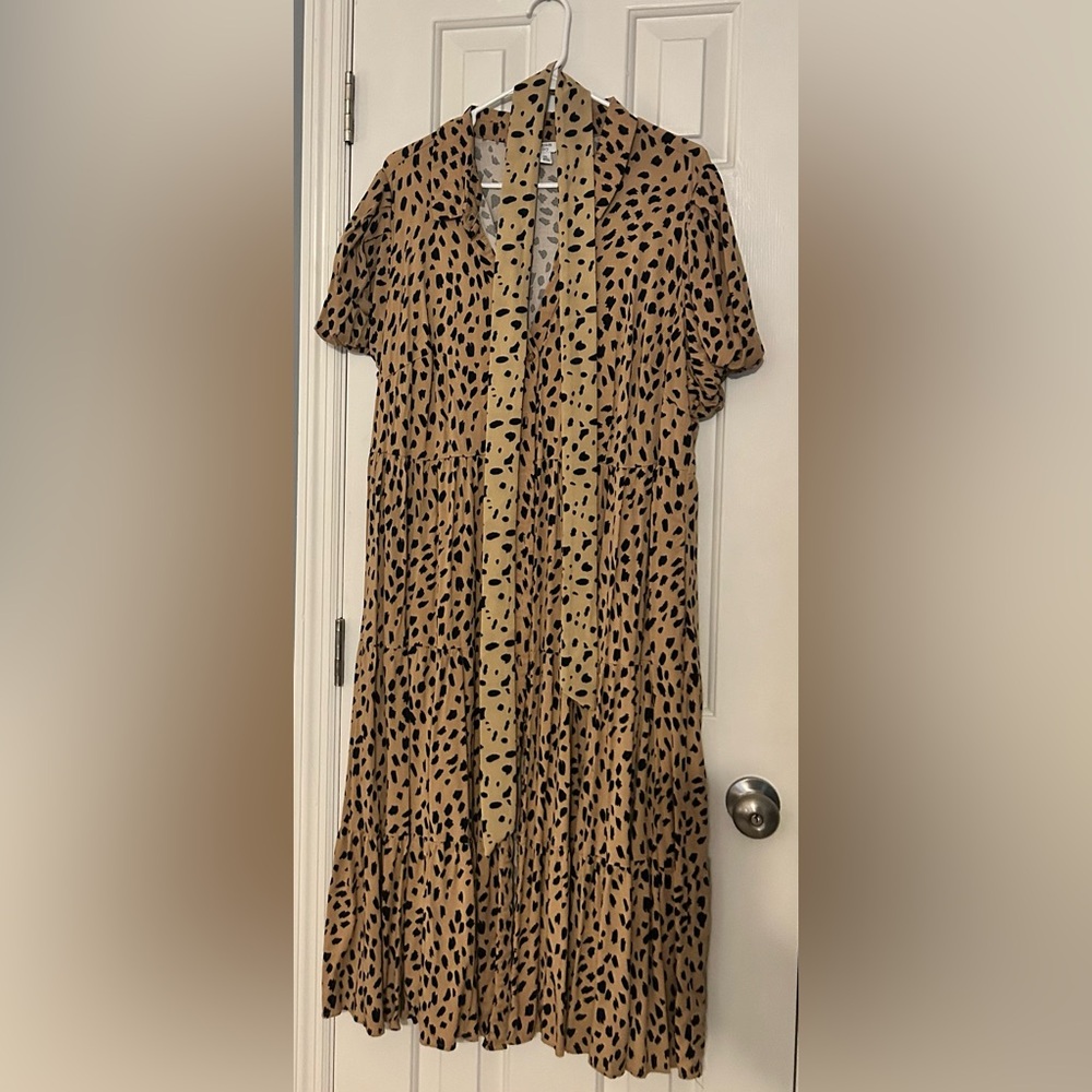 Crown & Ivy Tan and Black Midi Dress